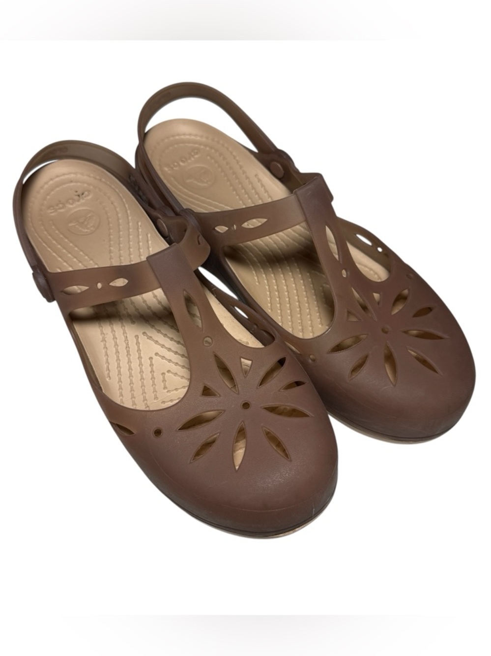 Croc’s Charlie T Strap Mary Jane SZ 9 Brown/Beige Sandals Beach Summer Slip On - Picture 2 of 10